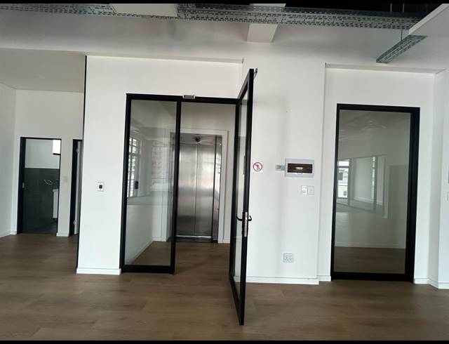 215M² BUILDING TO LET IN CAPE TOWN CITY CENTRE